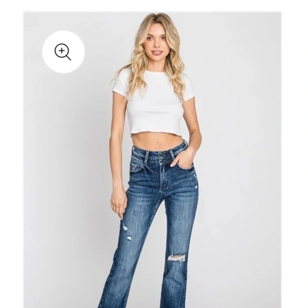 Petra 153 distressed classic boot cut jeans. Size waist 32.